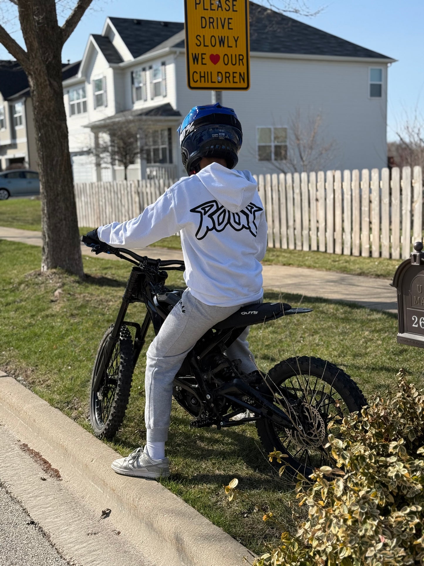 Root Hoodie - White